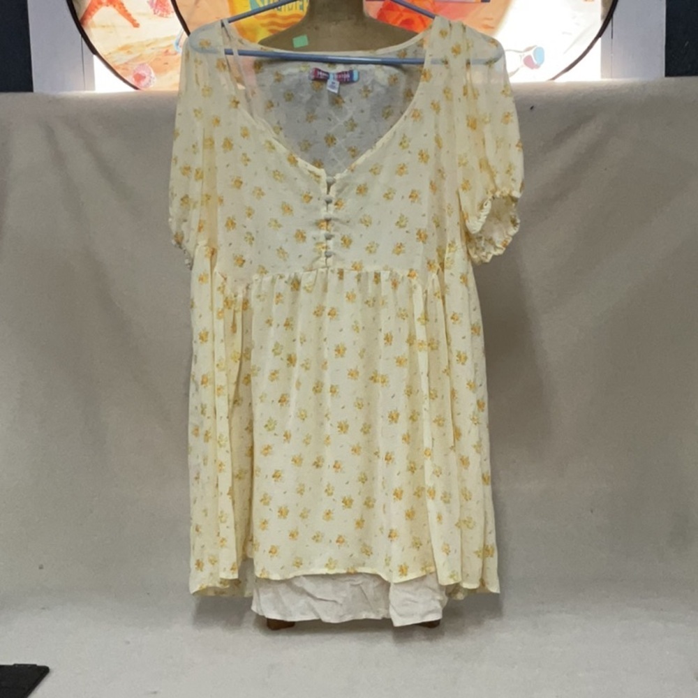 EUC woman’s short sleeve urban outfitters shirt with built in tanktop